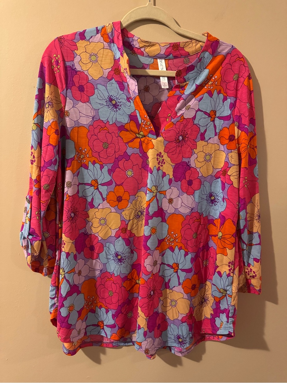Dear Scarlette Lizzy Floral Split-Neck Blouse in Pink and Orange - size large